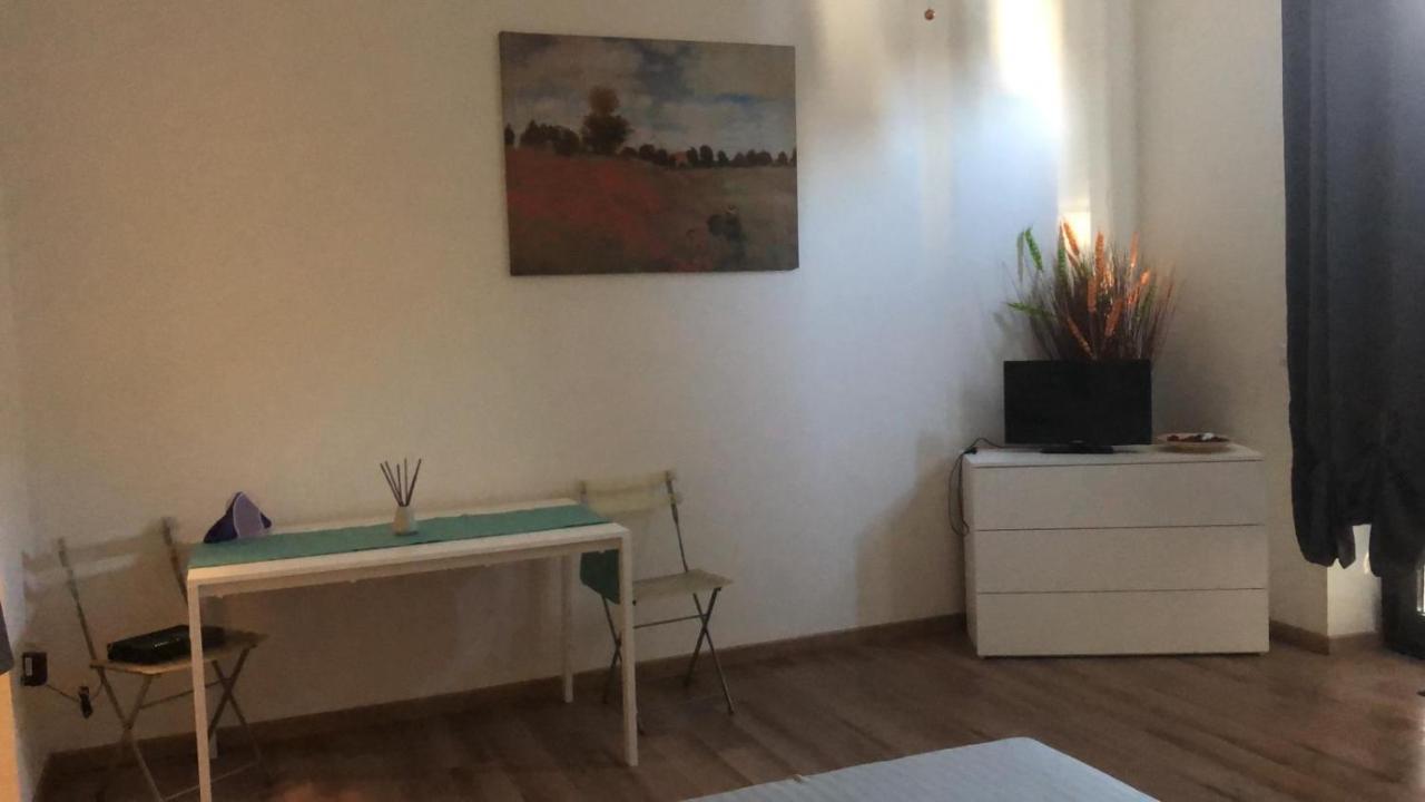 Monolocale Arredato Con Una Camera Apartment Парма Екстериор снимка