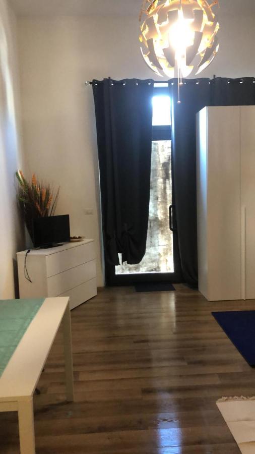 Monolocale Arredato Con Una Camera Apartment Парма Екстериор снимка